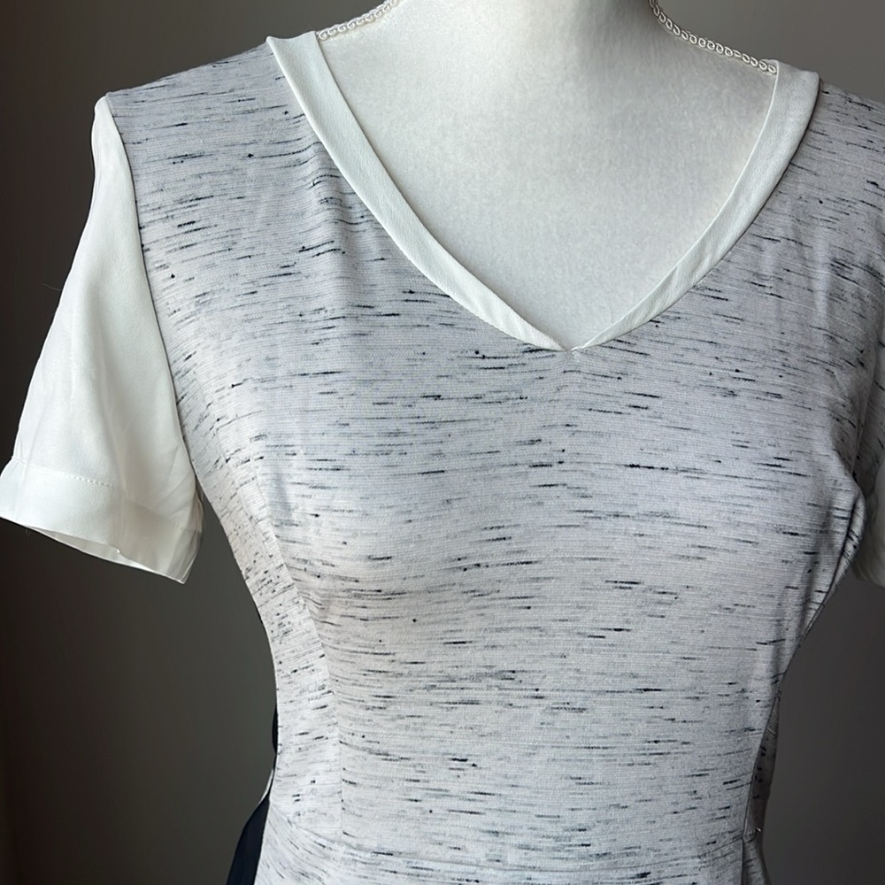 Dynamite V-Neck Dress - Picture 4 of 12